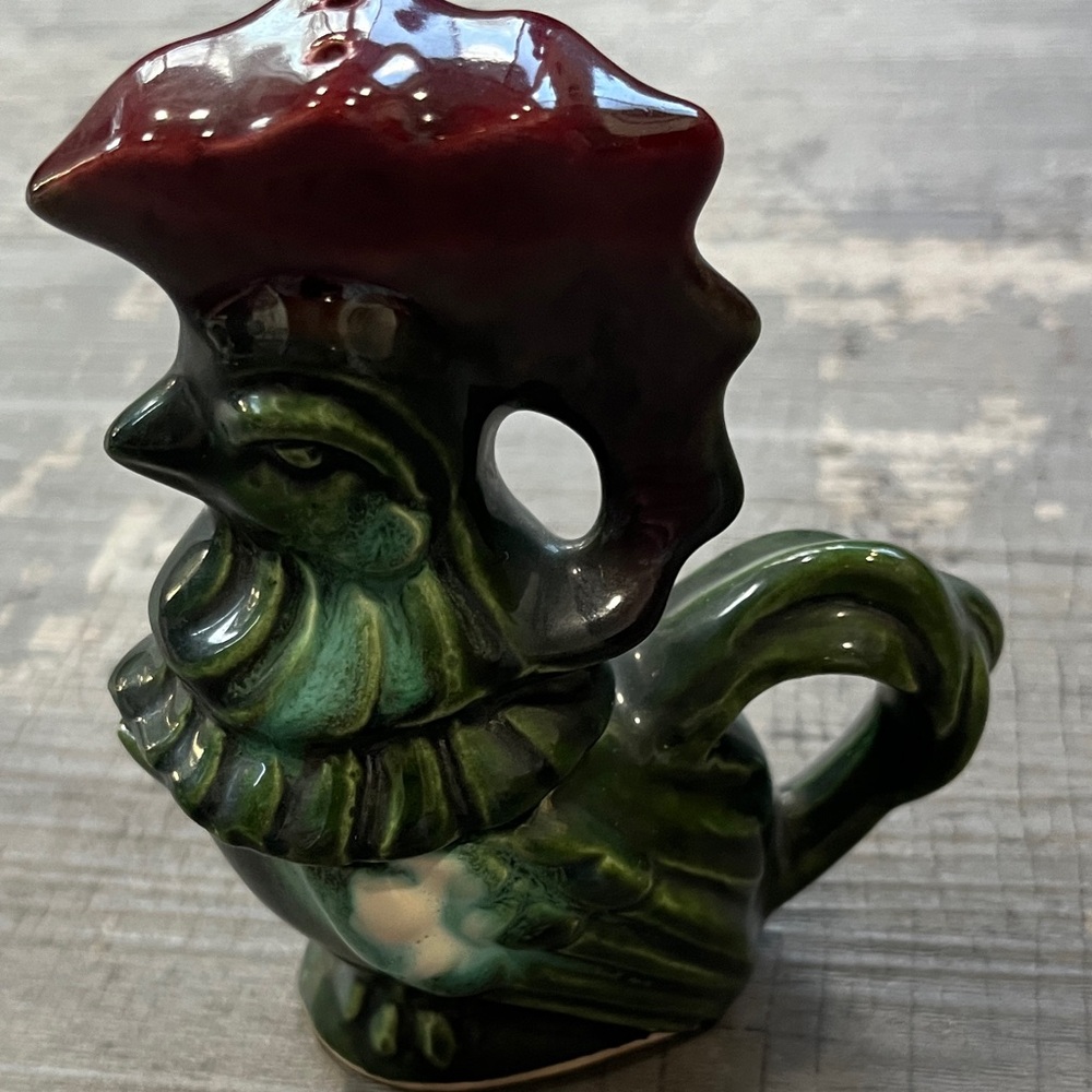 Vintage stacking green rooster salt and pepper shaker.